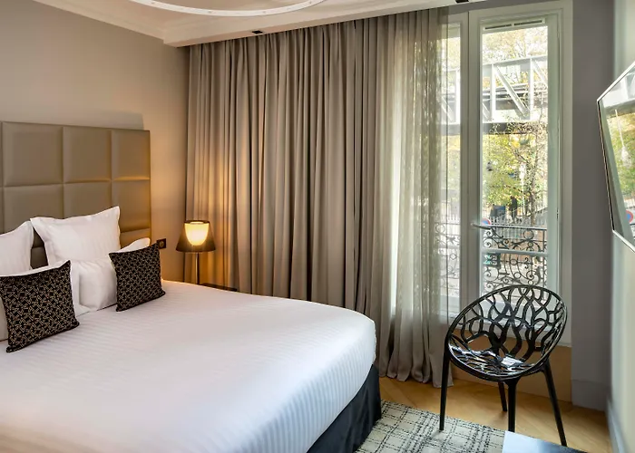 First Hotel Paris Tour Eiffel